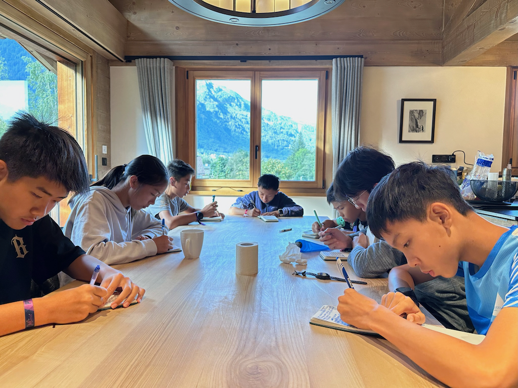 學員們每天都會寫日記， 記錄每天學習和其他生活中有趣的經歷。